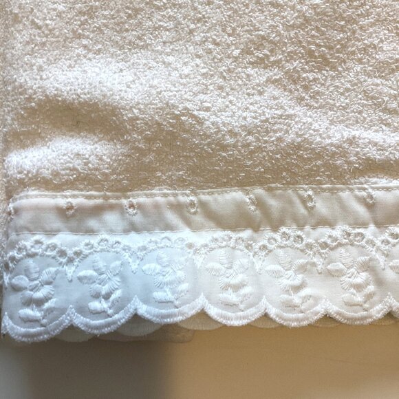1 White Bath Towel 3 Hand Towels 1 Face Cloth White & Cream Guest Towels Linens - Picture 4 of 8